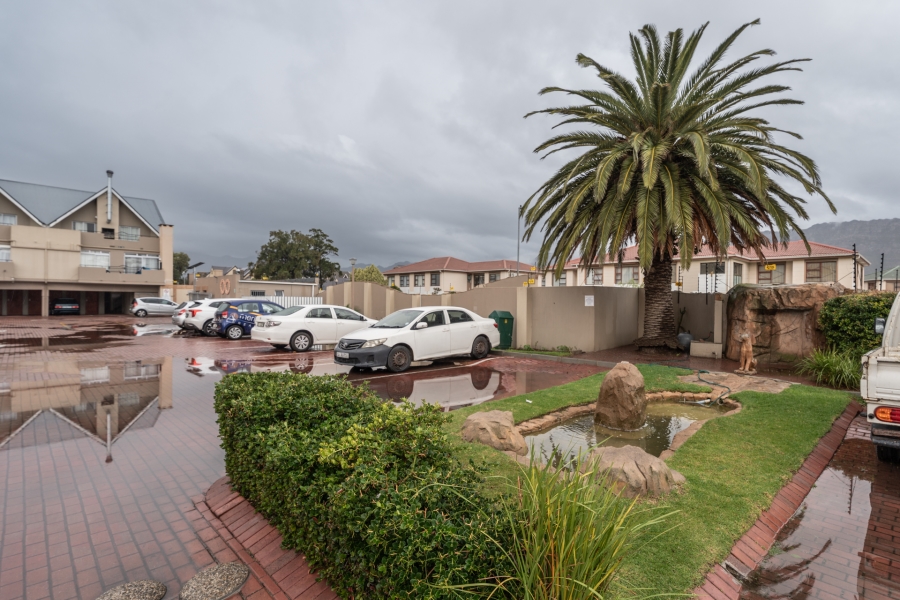 2 Bedroom Property for Sale in Whispering Pines Western Cape